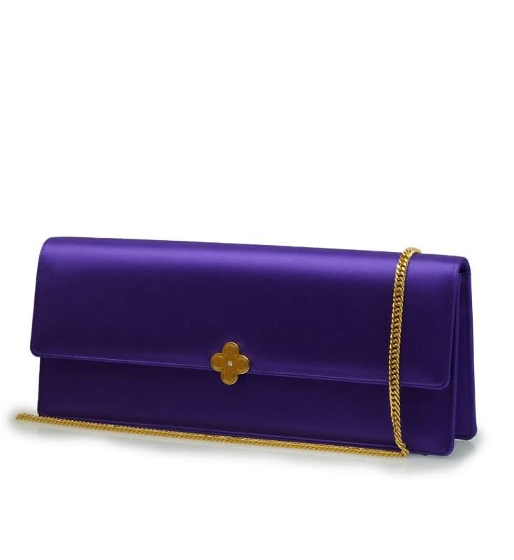 حقيبة كلاتش تايم 22 من الساتان الأرجواني مرصعة بالجواهر