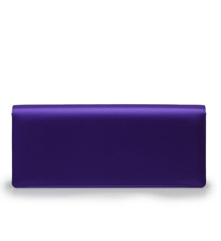 حقيبة كلاتش تايم 22 من الساتان الأرجواني مرصعة بالجواهر