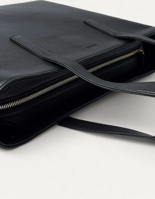 تحميل الصورة إلى عارض المعرض، AmrGazzaz عمرو_قزاز LuxuryPerfumes عطور_فاخرة AuthenticPerfume عطور_أصلية NicheFragrance عطور_نيش PerfumeKSA عطور_السعودية ShopOnlineKSA تسوق_أونلاين LuxuryShopping متجر_عطور
