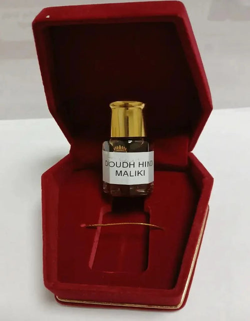 Load image into Gallery viewer, AmrGazzaz عمرو_قزاز LuxuryPerfumes عطور_فاخرة AuthenticPerfume عطور_أصلية NicheFragrance عطور_نيش PerfumeKSA عطور_السعودية ShopOnlineKSA تسوق_أونلاين LuxuryShopping متجر_عطور
