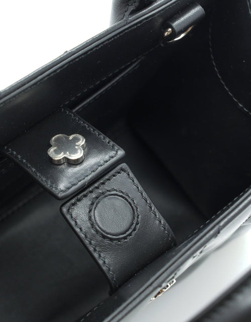 Load image into Gallery viewer, AmrGazzaz عمرو_قزاز LuxuryPerfumes عطور_فاخرة AuthenticPerfume عطور_أصلية NicheFragrance عطور_نيش PerfumeKSA عطور_السعودية ShopOnlineKSA تسوق_أونلاين LuxuryShopping متجر_عطور
