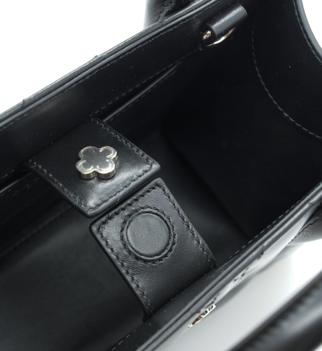 AmrGazzaz عمرو_قزاز LuxuryPerfumes عطور_فاخرة AuthenticPerfume عطور_أصلية NicheFragrance عطور_نيش PerfumeKSA عطور_السعودية ShopOnlineKSA تسوق_أونلاين LuxuryShopping متجر_عطور