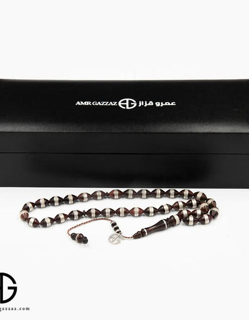 Load image into Gallery viewer, AmrGazzaz عمرو_قزاز LuxuryPerfumes عطور_فاخرة AuthenticPerfume عطور_أصلية NicheFragrance عطور_نيش PerfumeKSA عطور_السعودية ShopOnlineKSA تسوق_أونلاين LuxuryShopping متجر_عطور
