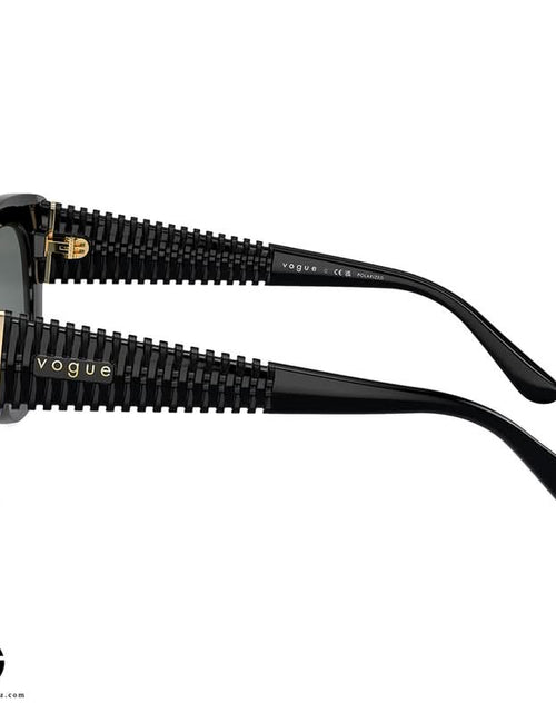 Load image into Gallery viewer, AmrGazzaz عمرو_قزاز LuxuryPerfumes عطور_فاخرة AuthenticPerfume عطور_أصلية NicheFragrance عطور_نيش PerfumeKSA عطور_السعودية ShopOnlineKSA تسوق_أونلاين LuxuryShopping متجر_عطور
