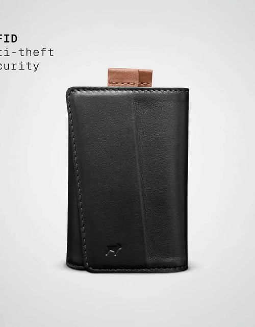 Load image into Gallery viewer, AmrGazzaz عمرو_قزاز LuxuryPerfumes عطور_فاخرة AuthenticPerfume عطور_أصلية NicheFragrance عطور_نيش PerfumeKSA عطور_السعودية ShopOnlineKSA تسوق_أونلاين LuxuryShopping متجر_عطور
