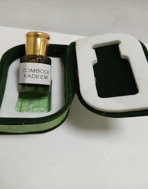 Load image into Gallery viewer, AmrGazzaz عمرو_قزاز LuxuryPerfumes عطور_فاخرة AuthenticPerfume عطور_أصلية NicheFragrance عطور_نيش PerfumeKSA عطور_السعودية ShopOnlineKSA تسوق_أونلاين LuxuryShopping متجر_عطور
