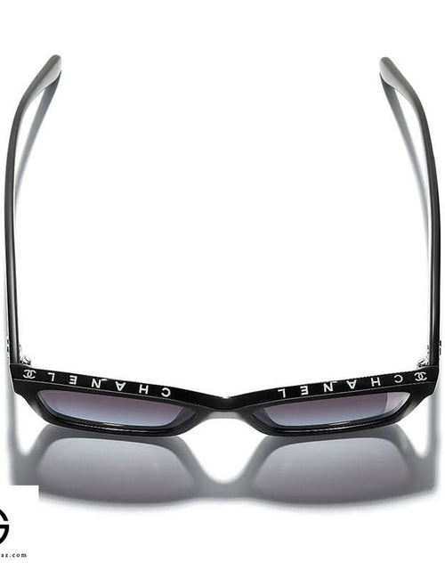 Load image into Gallery viewer, AmrGazzaz عمرو_قزاز LuxuryPerfumes عطور_فاخرة AuthenticPerfume عطور_أصلية NicheFragrance عطور_نيش PerfumeKSA عطور_السعودية ShopOnlineKSA تسوق_أونلاين LuxuryShopping متجر_عطور
