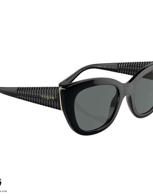 Load image into Gallery viewer, AmrGazzaz عمرو_قزاز LuxuryPerfumes عطور_فاخرة AuthenticPerfume عطور_أصلية NicheFragrance عطور_نيش PerfumeKSA عطور_السعودية ShopOnlineKSA تسوق_أونلاين LuxuryShopping متجر_عطور
