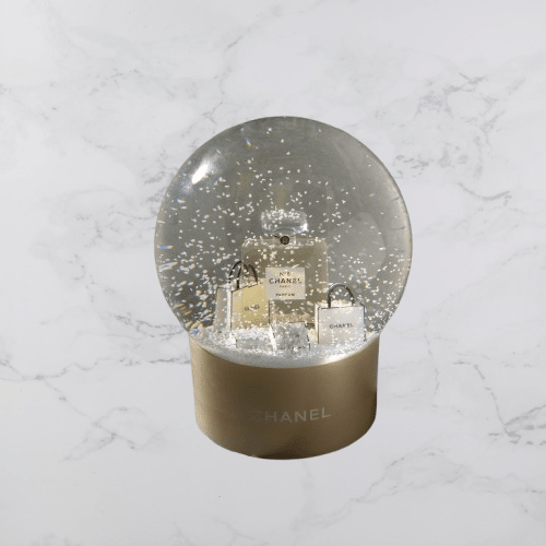 Load image into Gallery viewer, AmrGazzaz عمرو_قزاز LuxuryPerfumes عطور_فاخرة AuthenticPerfume عطور_أصلية NicheFragrance عطور_نيش PerfumeKSA عطور_السعودية ShopOnlineKSA تسوق_أونلاين LuxuryShopping متجر_عطور
