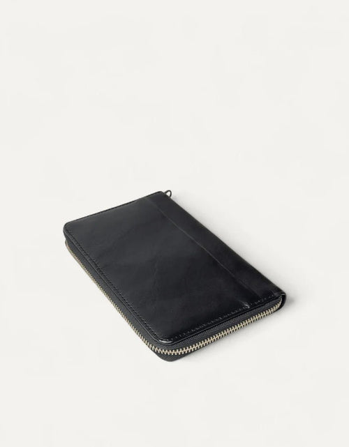 تحميل الصورة إلى عارض المعرض، AmrGazzaz عمرو_قزاز LuxuryPerfumes عطور_فاخرة AuthenticPerfume عطور_أصلية NicheFragrance عطور_نيش PerfumeKSA عطور_السعودية ShopOnlineKSA تسوق_أونلاين LuxuryShopping متجر_عطور
