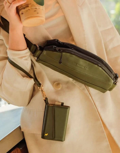 Load image into Gallery viewer, AmrGazzaz عمرو_قزاز LuxuryPerfumes عطور_فاخرة AuthenticPerfume عطور_أصلية NicheFragrance عطور_نيش PerfumeKSA عطور_السعودية ShopOnlineKSA تسوق_أونلاين LuxuryShopping متجر_عطور
