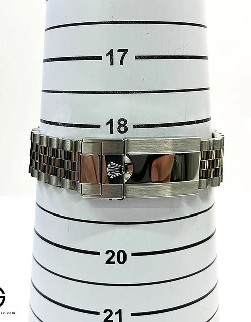 تحميل الصورة إلى عارض المعرض، AmrGazzaz عمرو_قزاز LuxuryPerfumes عطور_فاخرة AuthenticPerfume عطور_أصلية NicheFragrance عطور_نيش PerfumeKSA عطور_السعودية ShopOnlineKSA تسوق_أونلاين LuxuryShopping متجر_عطور
