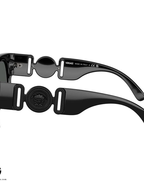 Load image into Gallery viewer, AmrGazzaz عمرو_قزاز LuxuryPerfumes عطور_فاخرة AuthenticPerfume عطور_أصلية NicheFragrance عطور_نيش PerfumeKSA عطور_السعودية ShopOnlineKSA تسوق_أونلاين LuxuryShopping متجر_عطور
