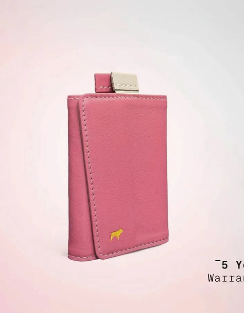 Load image into Gallery viewer, AmrGazzaz عمرو_قزاز LuxuryPerfumes عطور_فاخرة AuthenticPerfume عطور_أصلية NicheFragrance عطور_نيش PerfumeKSA عطور_السعودية ShopOnlineKSA تسوق_أونلاين LuxuryShopping متجر_عطور
