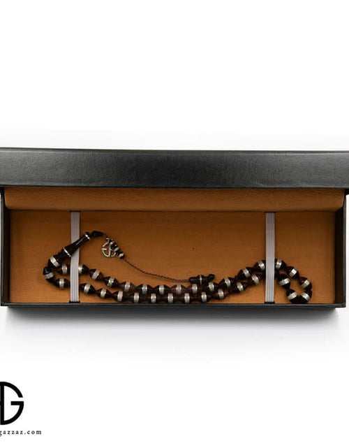 Load image into Gallery viewer, AmrGazzaz عمرو_قزاز LuxuryPerfumes عطور_فاخرة AuthenticPerfume عطور_أصلية NicheFragrance عطور_نيش PerfumeKSA عطور_السعودية ShopOnlineKSA تسوق_أونلاين LuxuryShopping متجر_عطور
