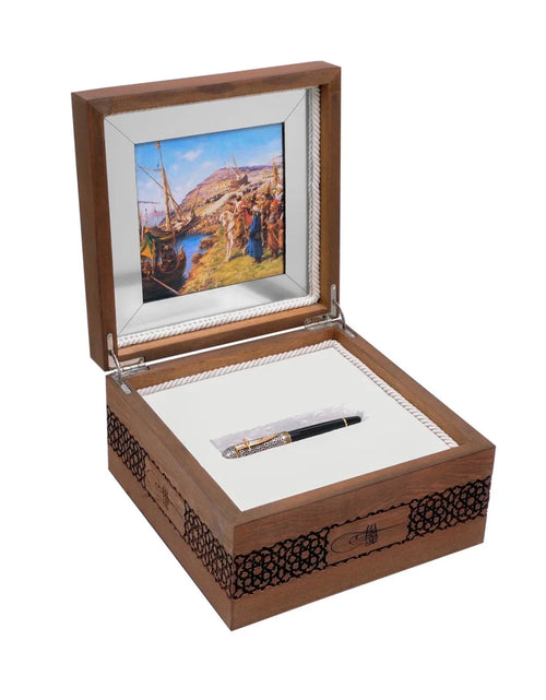 Load image into Gallery viewer, AmrGazzaz عمرو_قزاز LuxuryPerfumes عطور_فاخرة AuthenticPerfume عطور_أصلية NicheFragrance عطور_نيش PerfumeKSA عطور_السعودية ShopOnlineKSA تسوق_أونلاين LuxuryShopping متجر_عطور
