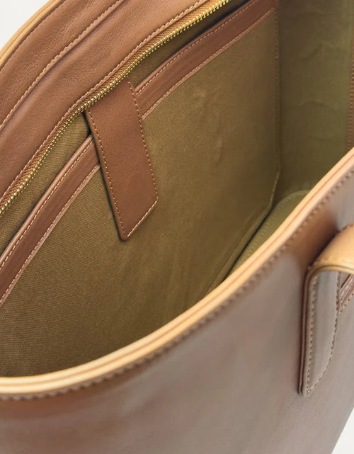 تحميل الصورة إلى عارض المعرض، AmrGazzaz عمرو_قزاز LuxuryPerfumes عطور_فاخرة AuthenticPerfume عطور_أصلية NicheFragrance عطور_نيش PerfumeKSA عطور_السعودية ShopOnlineKSA تسوق_أونلاين LuxuryShopping متجر_عطور
