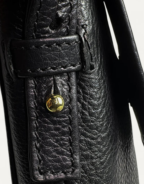 Load image into Gallery viewer, AmrGazzaz عمرو_قزاز LuxuryPerfumes عطور_فاخرة AuthenticPerfume عطور_أصلية NicheFragrance عطور_نيش PerfumeKSA عطور_السعودية ShopOnlineKSA تسوق_أونلاين LuxuryShopping متجر_عطور
