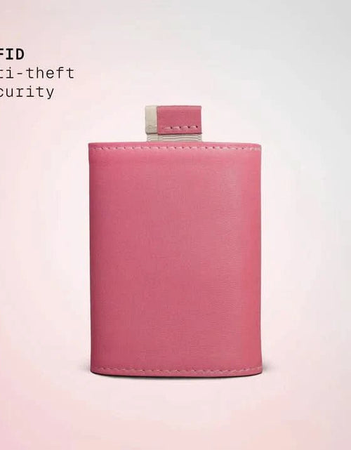 Load image into Gallery viewer, AmrGazzaz عمرو_قزاز LuxuryPerfumes عطور_فاخرة AuthenticPerfume عطور_أصلية NicheFragrance عطور_نيش PerfumeKSA عطور_السعودية ShopOnlineKSA تسوق_أونلاين LuxuryShopping متجر_عطور
