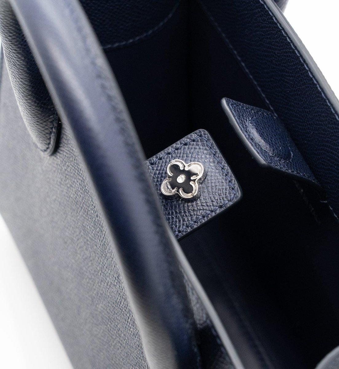 AmrGazzaz عمرو_قزاز LuxuryPerfumes عطور_فاخرة AuthenticPerfume عطور_أصلية NicheFragrance عطور_نيش PerfumeKSA عطور_السعودية ShopOnlineKSA تسوق_أونلاين LuxuryShopping متجر_عطور