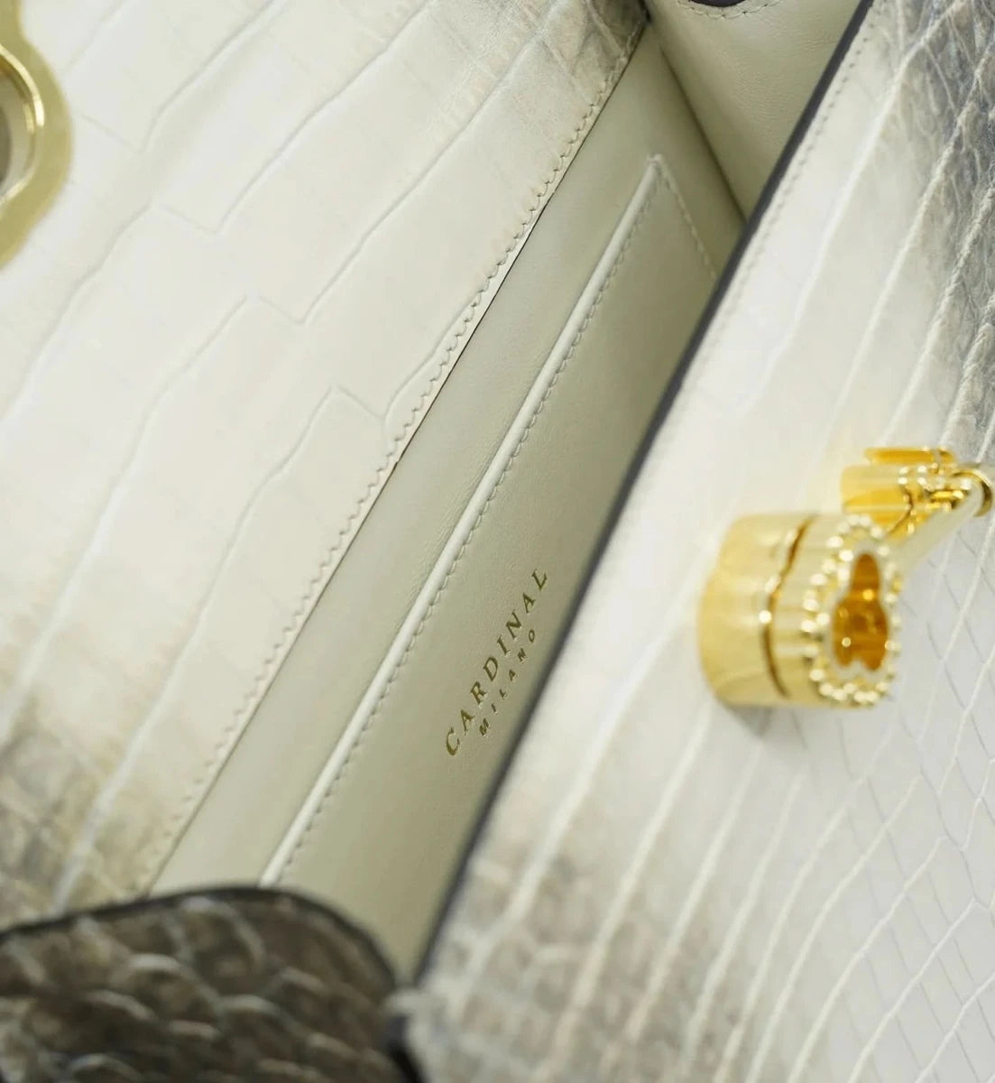 AmrGazzaz عمرو_قزاز LuxuryPerfumes عطور_فاخرة AuthenticPerfume عطور_أصلية NicheFragrance عطور_نيش PerfumeKSA عطور_السعودية ShopOnlineKSA تسوق_أونلاين LuxuryShopping متجر_عطور