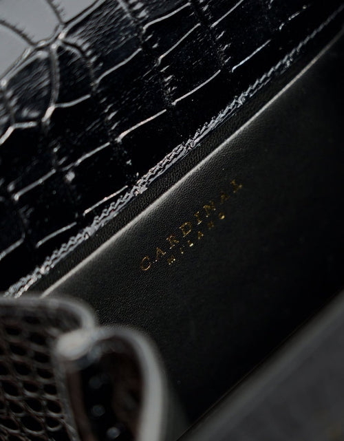 Load image into Gallery viewer, AmrGazzaz عمرو_قزاز LuxuryPerfumes عطور_فاخرة AuthenticPerfume عطور_أصلية NicheFragrance عطور_نيش PerfumeKSA عطور_السعودية ShopOnlineKSA تسوق_أونلاين LuxuryShopping متجر_عطور
