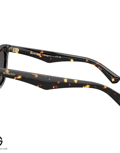 Load image into Gallery viewer, AmrGazzaz عمرو_قزاز LuxuryPerfumes عطور_فاخرة AuthenticPerfume عطور_أصلية NicheFragrance عطور_نيش PerfumeKSA عطور_السعودية ShopOnlineKSA تسوق_أونلاين LuxuryShopping متجر_عطور
