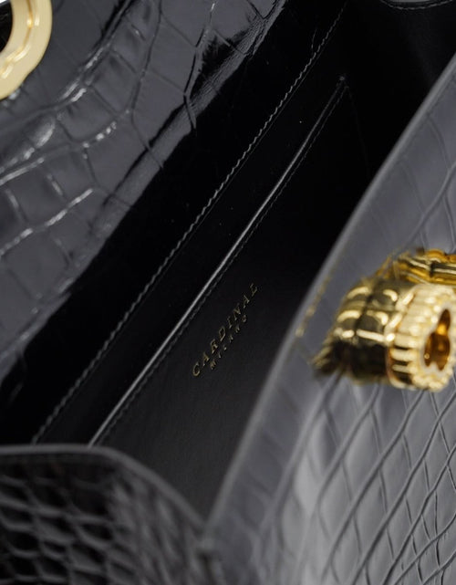 Load image into Gallery viewer, AmrGazzaz عمرو_قزاز LuxuryPerfumes عطور_فاخرة AuthenticPerfume عطور_أصلية NicheFragrance عطور_نيش PerfumeKSA عطور_السعودية ShopOnlineKSA تسوق_أونلاين LuxuryShopping متجر_عطور
