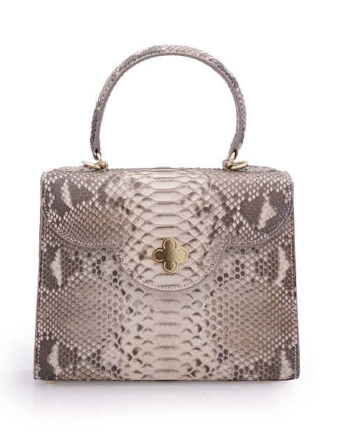 Load image into Gallery viewer, AmrGazzaz عمرو_قزاز LuxuryPerfumes عطور_فاخرة AuthenticPerfume عطور_أصلية NicheFragrance عطور_نيش PerfumeKSA عطور_السعودية ShopOnlineKSA تسوق_أونلاين LuxuryShopping متجر_عطور
