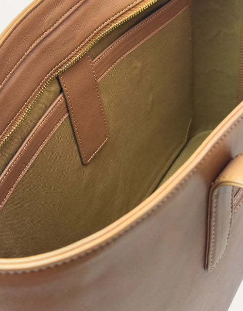 Load image into Gallery viewer, Astrid Tote In Calf Leather Camel
