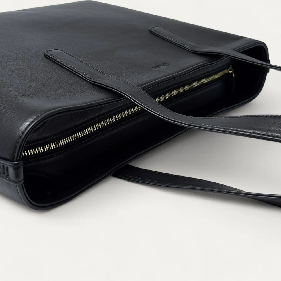 Astrid Tote In Calf Leather Black