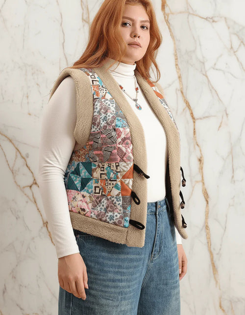 تحميل الصورة إلى عارض المعرض، Ivorynn Plus Size Sherpa Vest – Boho Patchwork Sleeveless Jacket with Toggle Buttons
