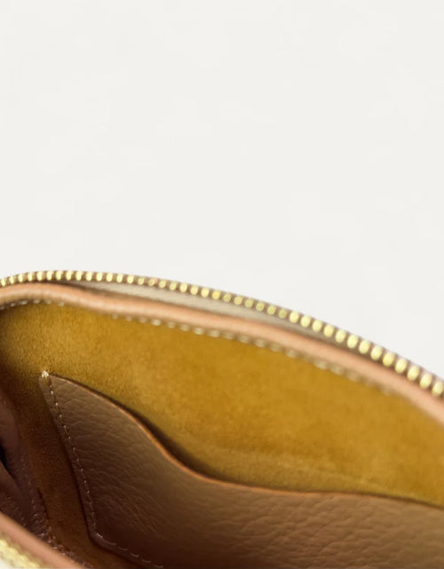 Load image into Gallery viewer, Nina Pouch Milk Tea
