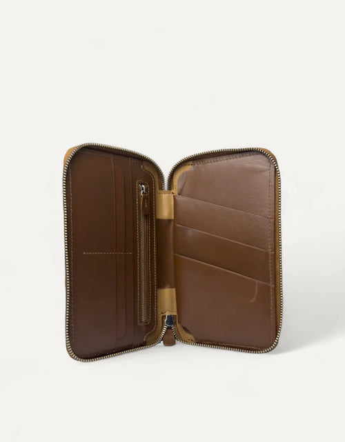 Load image into Gallery viewer, Voyager Travel Folio Brown
