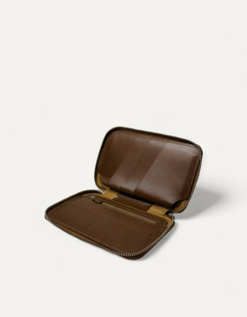 Load image into Gallery viewer, Voyager Travel Folio Brown
