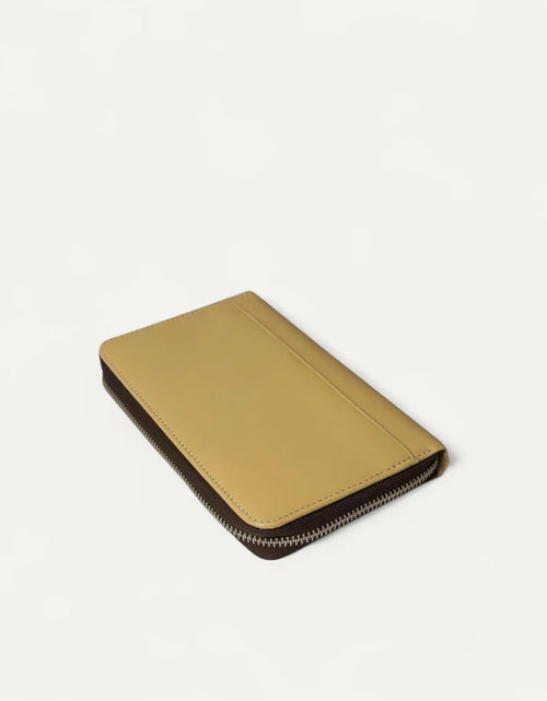 Load image into Gallery viewer, Voyager Travel Wallet Beige
