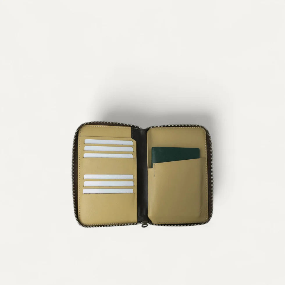 Voyager Travel Wallet Beige