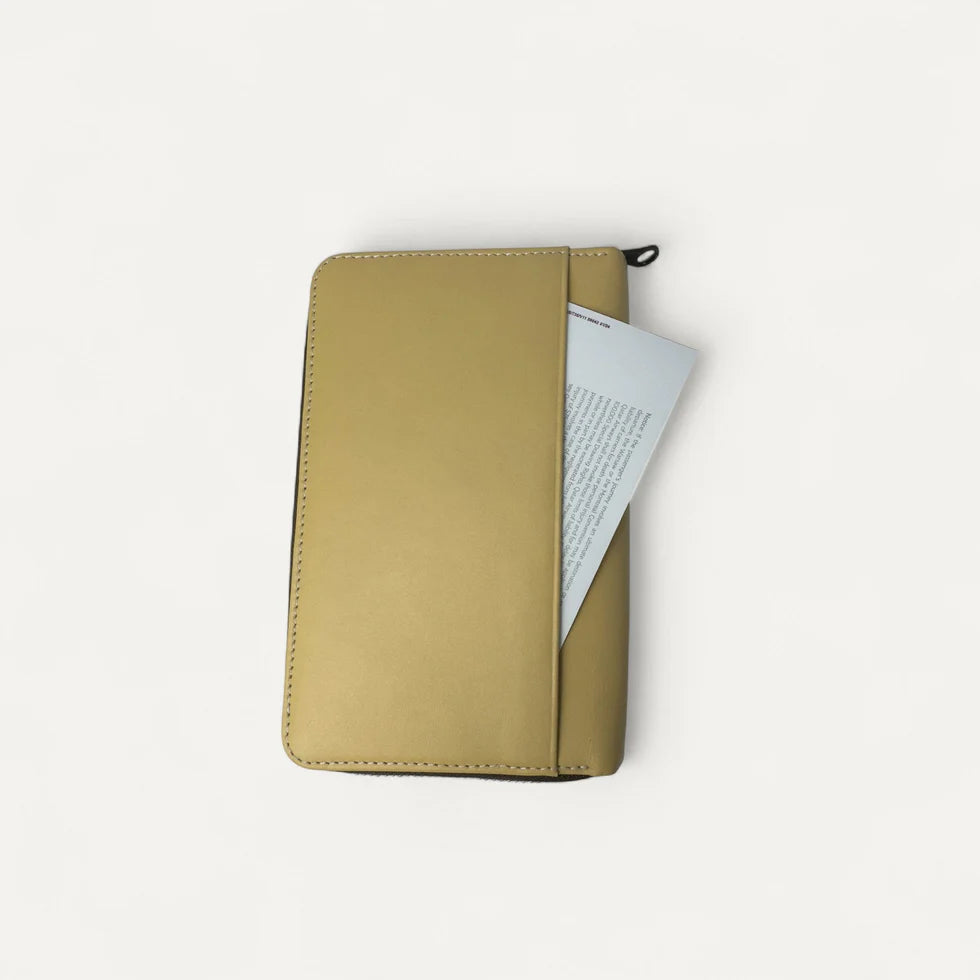 Voyager Travel Wallet Beige