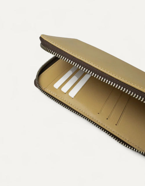 Load image into Gallery viewer, Voyager Travel Wallet Beige
