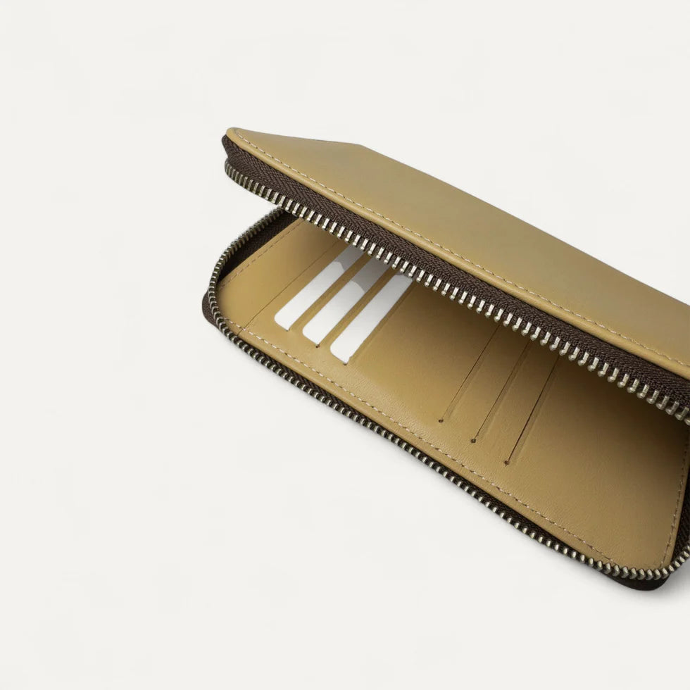 Voyager Travel Wallet Beige