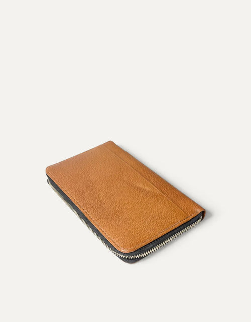 Load image into Gallery viewer, Voyager Travel Wallet Tan
