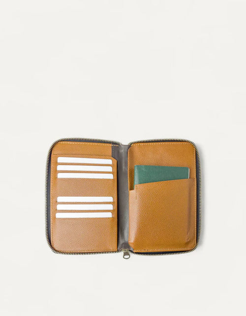 Load image into Gallery viewer, Voyager Travel Wallet Tan
