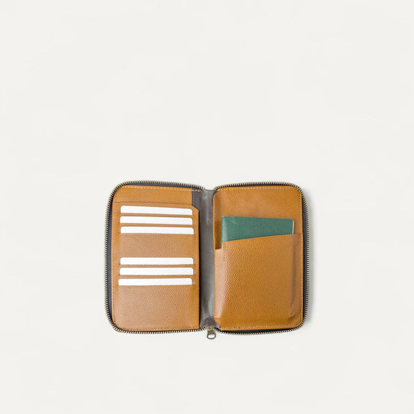 Voyager Travel Wallet Tan