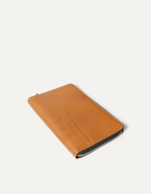 Load image into Gallery viewer, Voyager Travel Wallet Tan
